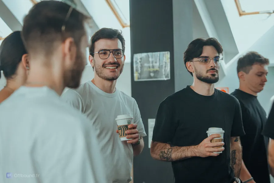 Fondateurs accompagnés autour d'un café au mastermind